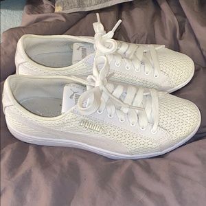 Puma white sneakers size 7 women’s